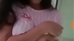 Poonam Pandey showed her boobs accidently