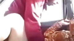 Desi Bhabhi cheating in Car with young caught pakistani aunt