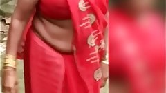 NORTH INDIAN AUNTY COCONUT SIZE BOOB EXPOSED ON ROAD