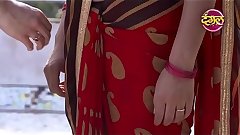 SEXUAL HUNGRY CHACHI DEEP JUICY NAVEL AND CURVY HIP FOLD IN SAREE