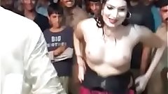 Sexy Dance Mujra in public flashing boobs